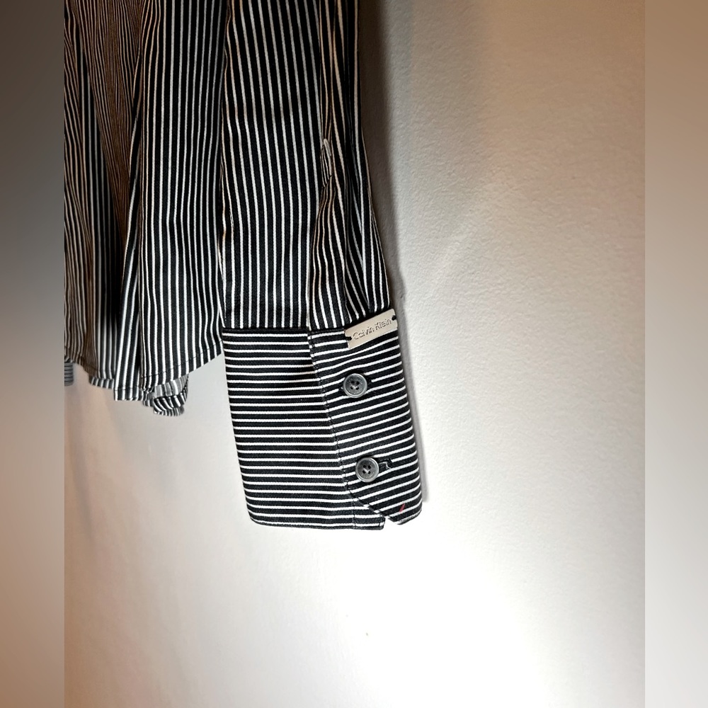Calvin Klein Blouse - Picture 5 of 6